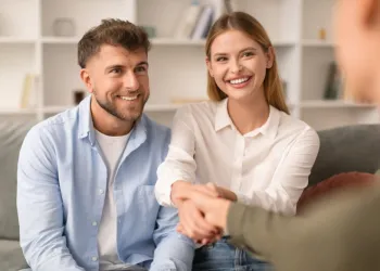 Çift Terapisti Seçimi | Doğru Uzmanı Bulmak İçin 8 İpucu