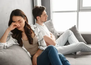 Partnerinizle Konuşamıyor Musunuz? İletişimsizlik İçin Çift Terapisi