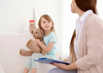 Çocuk Psikoloğu Seans Ücretleri 2025: Fiyatları Neler Belirler?