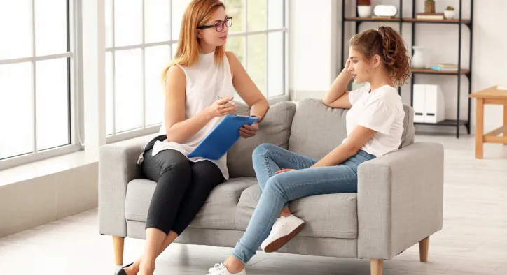 Ergenlik Döneminde Kaygı ve Depresyon: Psikolojik Danışmanlık Ne Zaman Gerekli?