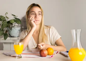 Depresyon ve Beslenme: Yediklerimiz Ruh Halimizi Nasıl Etkiliyor?