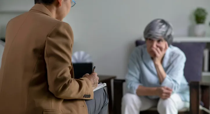 Yaşlılıkta Depresyon: "Yaşlılıktandır" Deyip Geçmeyin
