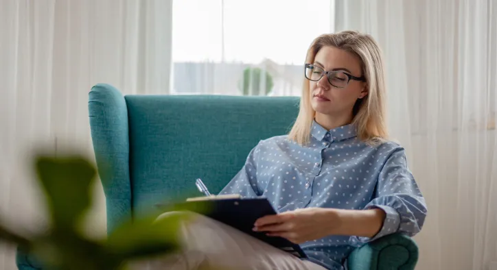 Danışmanlık ile terapi arasındaki fark nedir? Bilimsel ve Klinik Perspektif